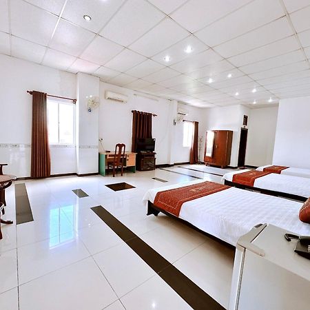 Truc Hoang Ha Hotel Kon Tum Exterior foto