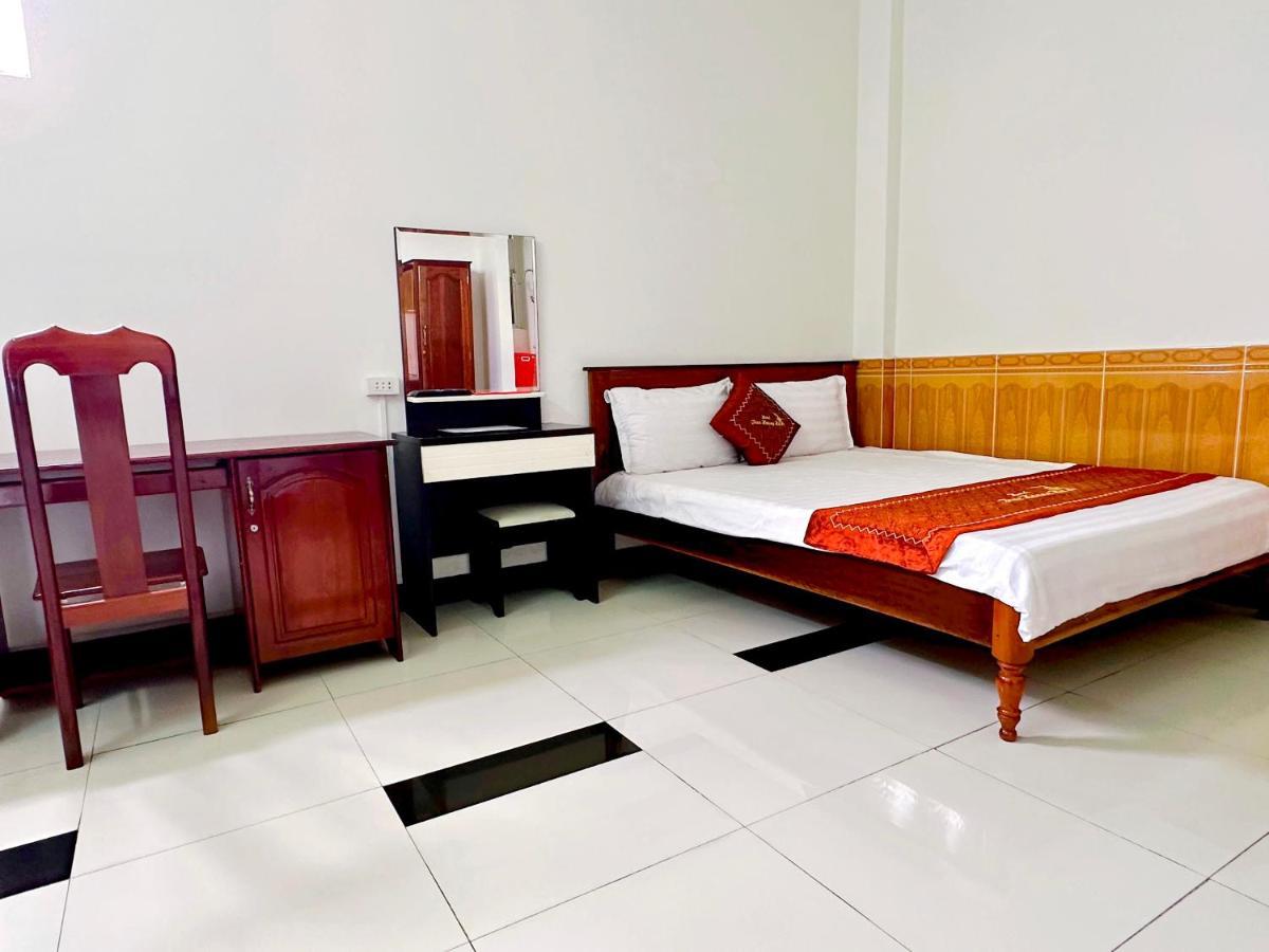 Truc Hoang Ha Hotel Kon Tum Exterior foto
