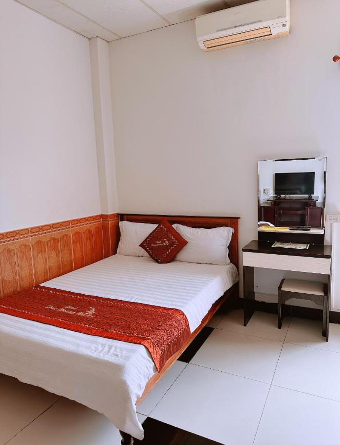 Truc Hoang Ha Hotel Kon Tum Exterior foto
